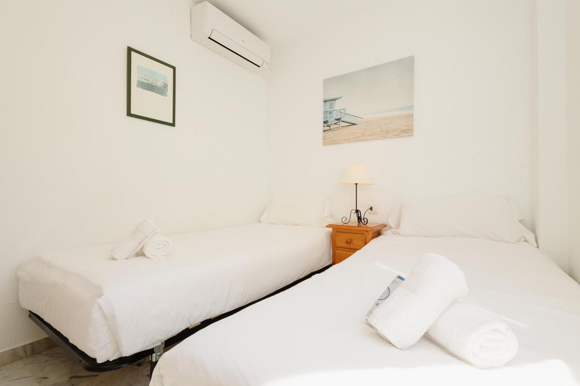 Beautiful Townhouse Walking Distance To The Beach In Costabella, Marbella Exteriör bild