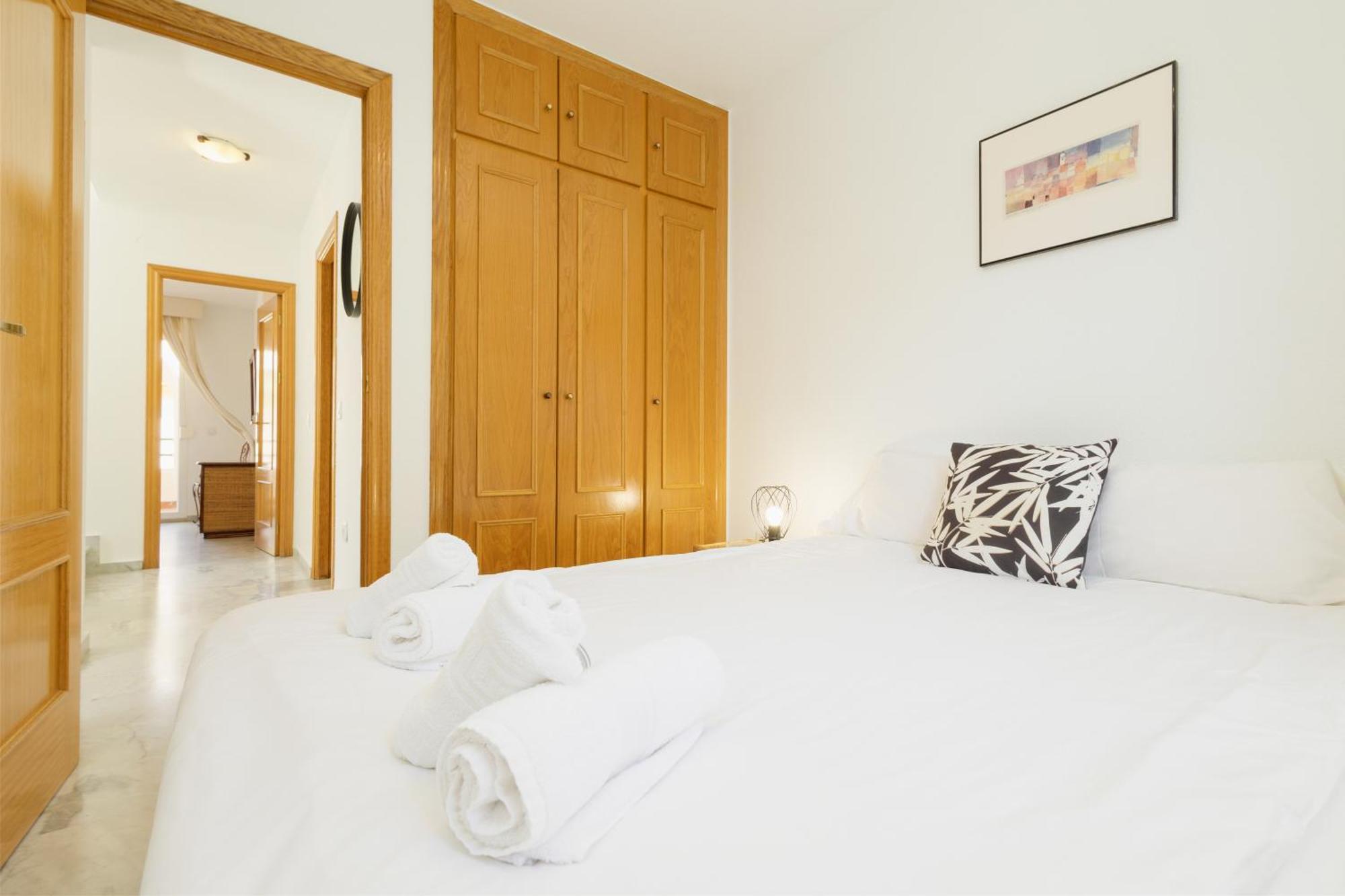 Beautiful Townhouse Walking Distance To The Beach In Costabella, Marbella Exteriör bild