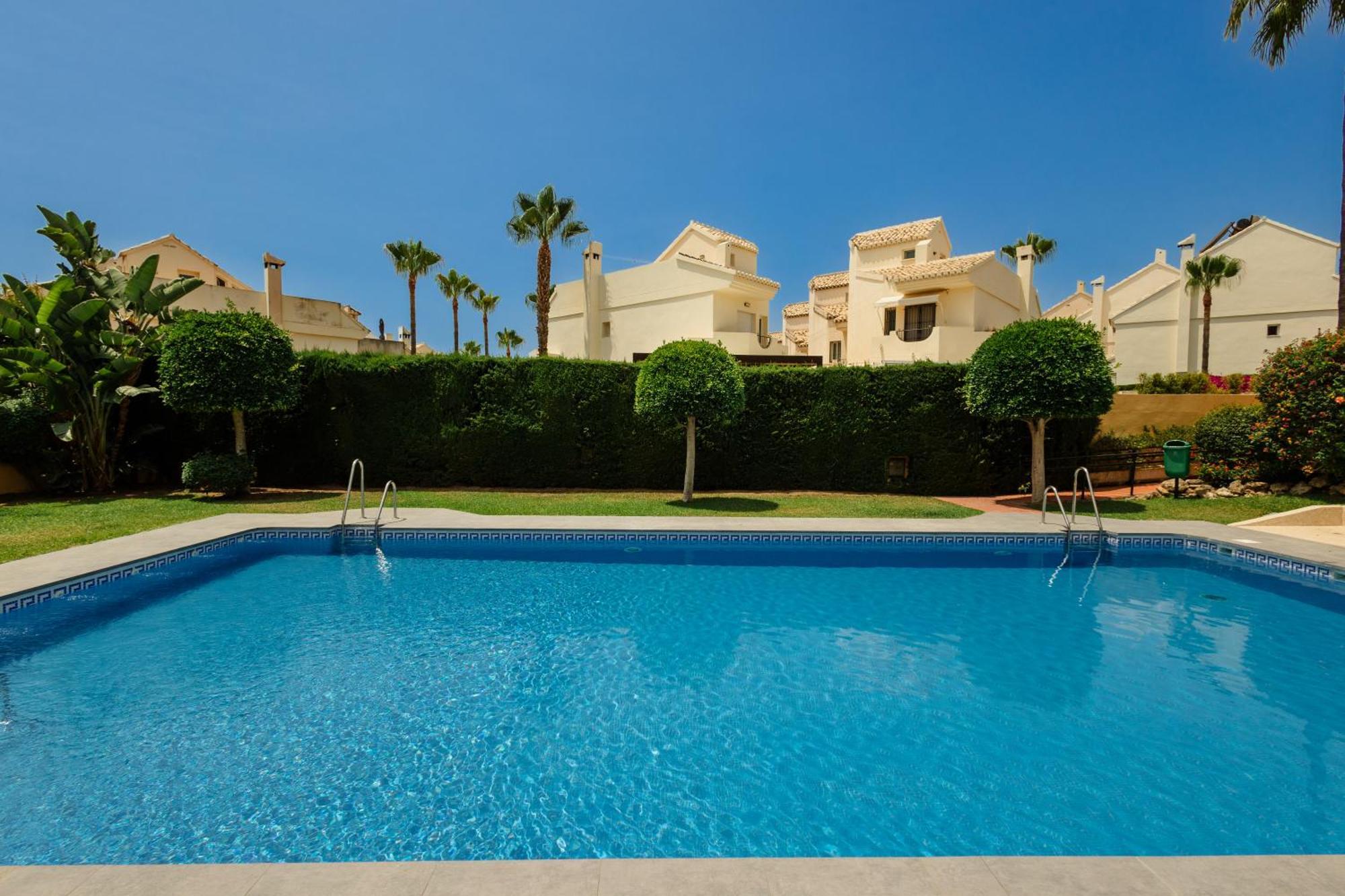 Beautiful Townhouse Walking Distance To The Beach In Costabella, Marbella Exteriör bild