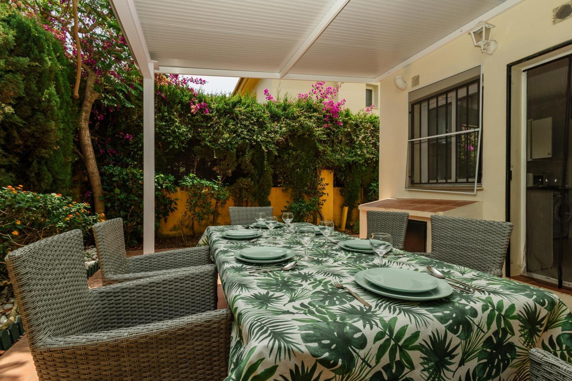 Beautiful Townhouse Walking Distance To The Beach In Costabella, Marbella Exteriör bild