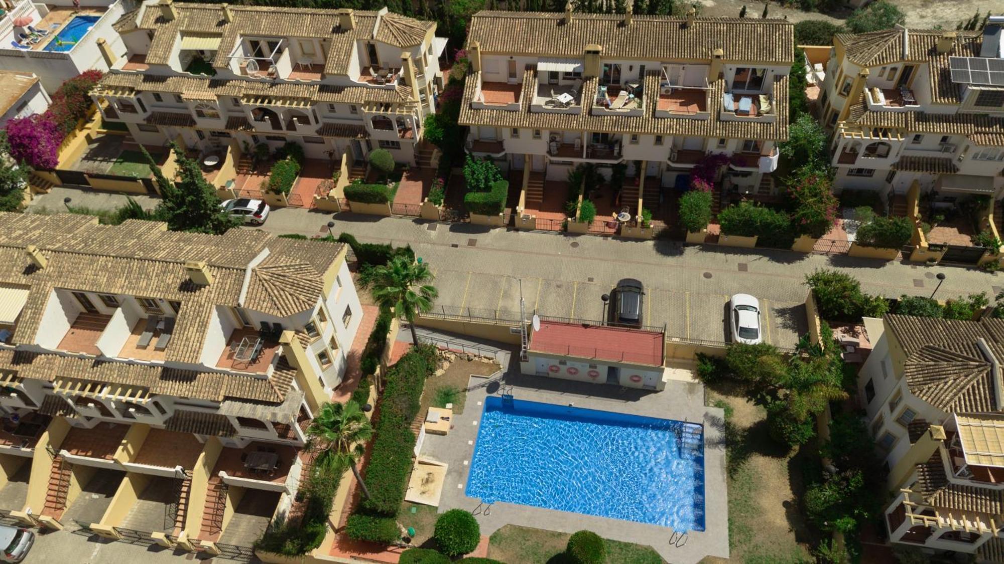 Beautiful Townhouse Walking Distance To The Beach In Costabella, Marbella Exteriör bild
