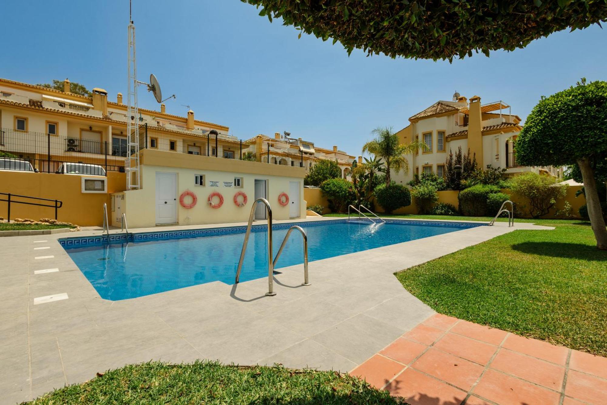 Beautiful Townhouse Walking Distance To The Beach In Costabella, Marbella Exteriör bild
