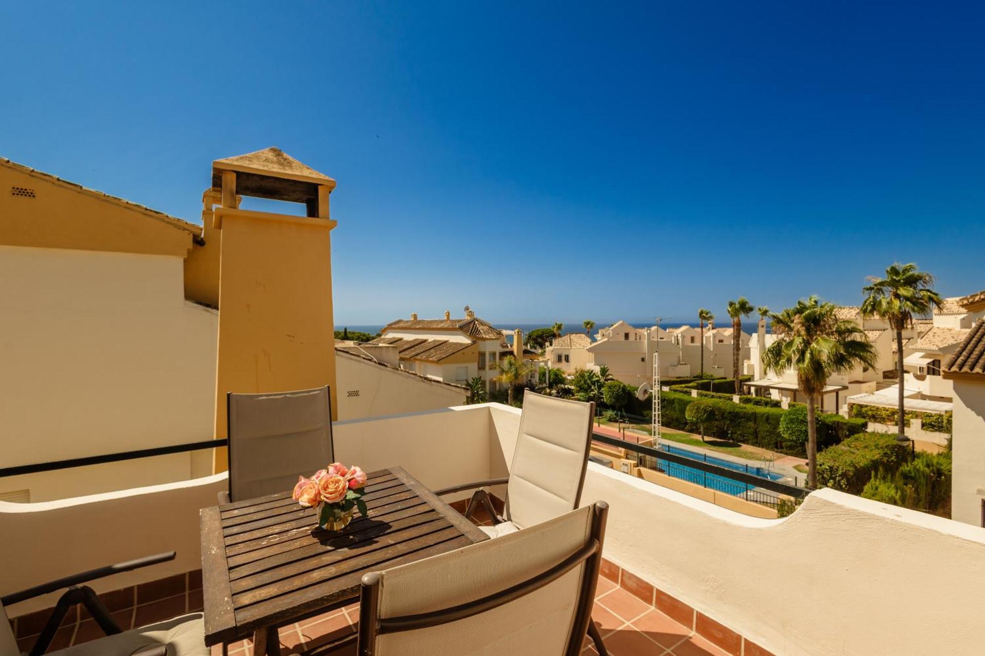 Beautiful Townhouse Walking Distance To The Beach In Costabella, Marbella Exteriör bild