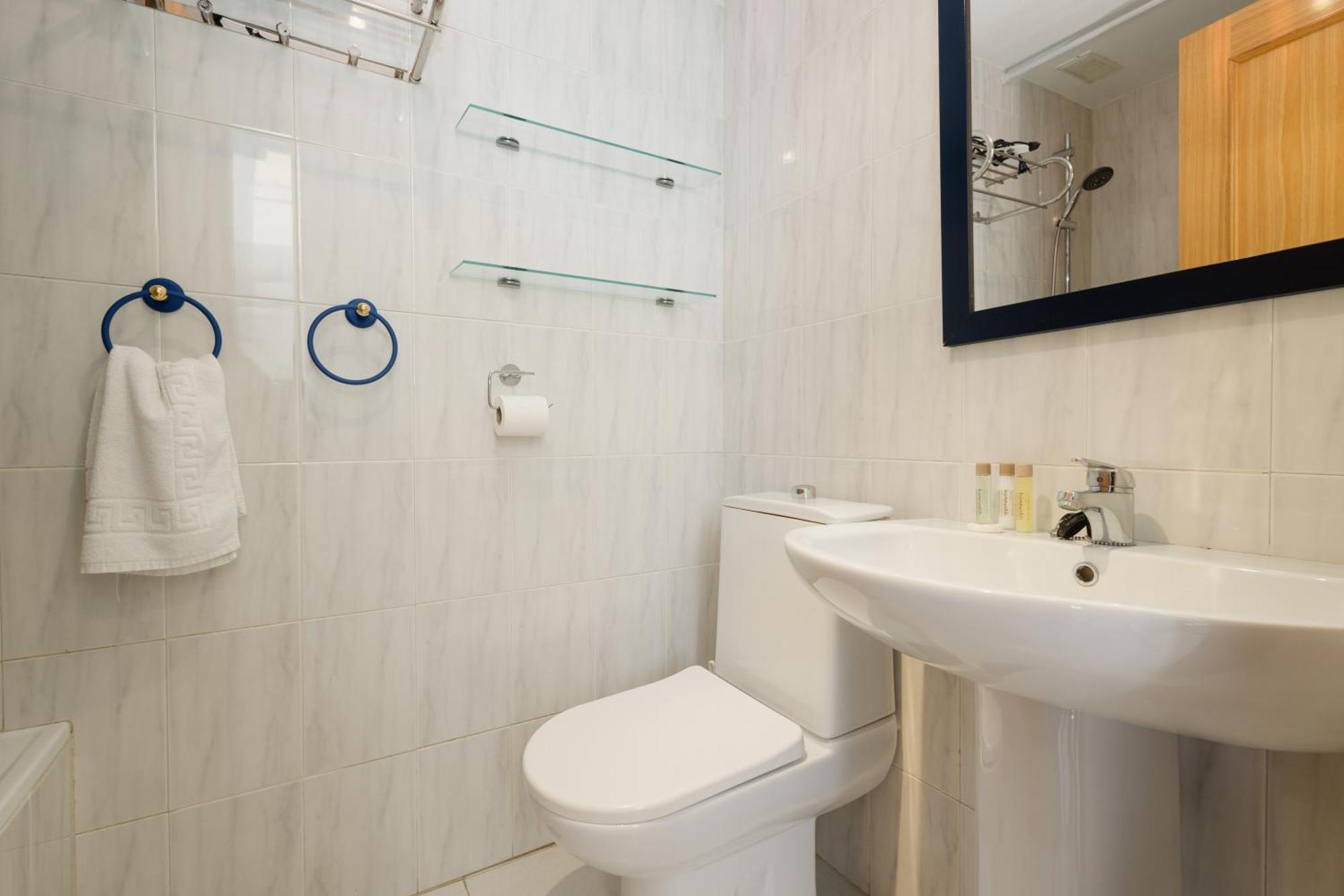Beautiful Townhouse Walking Distance To The Beach In Costabella, Marbella Exteriör bild