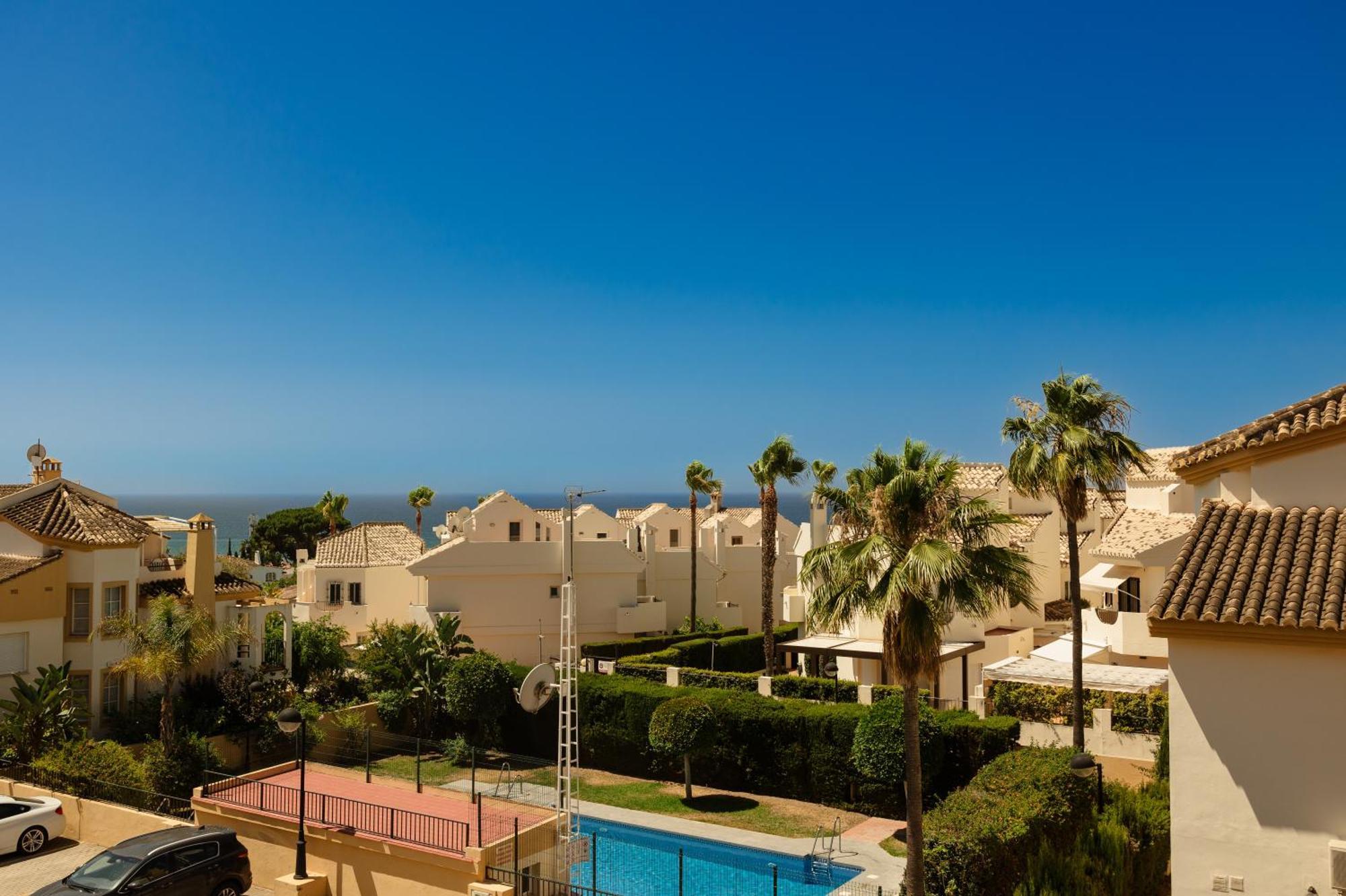 Beautiful Townhouse Walking Distance To The Beach In Costabella, Marbella Exteriör bild